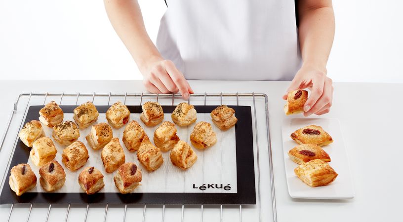 Silicone Baking Mat, 24" x 16" Faster and more even baking!