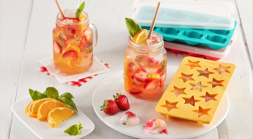 Penguin ice cube tray with lid The funniest way to refresh yourself!