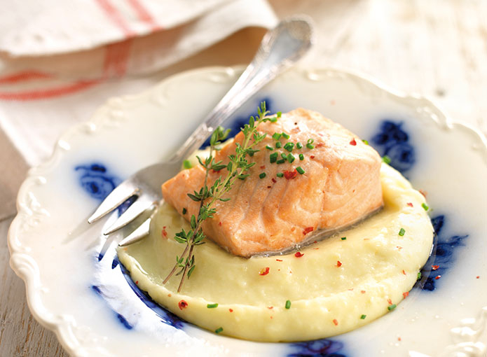 Saumon parfumé à la vanille et compote de pommes